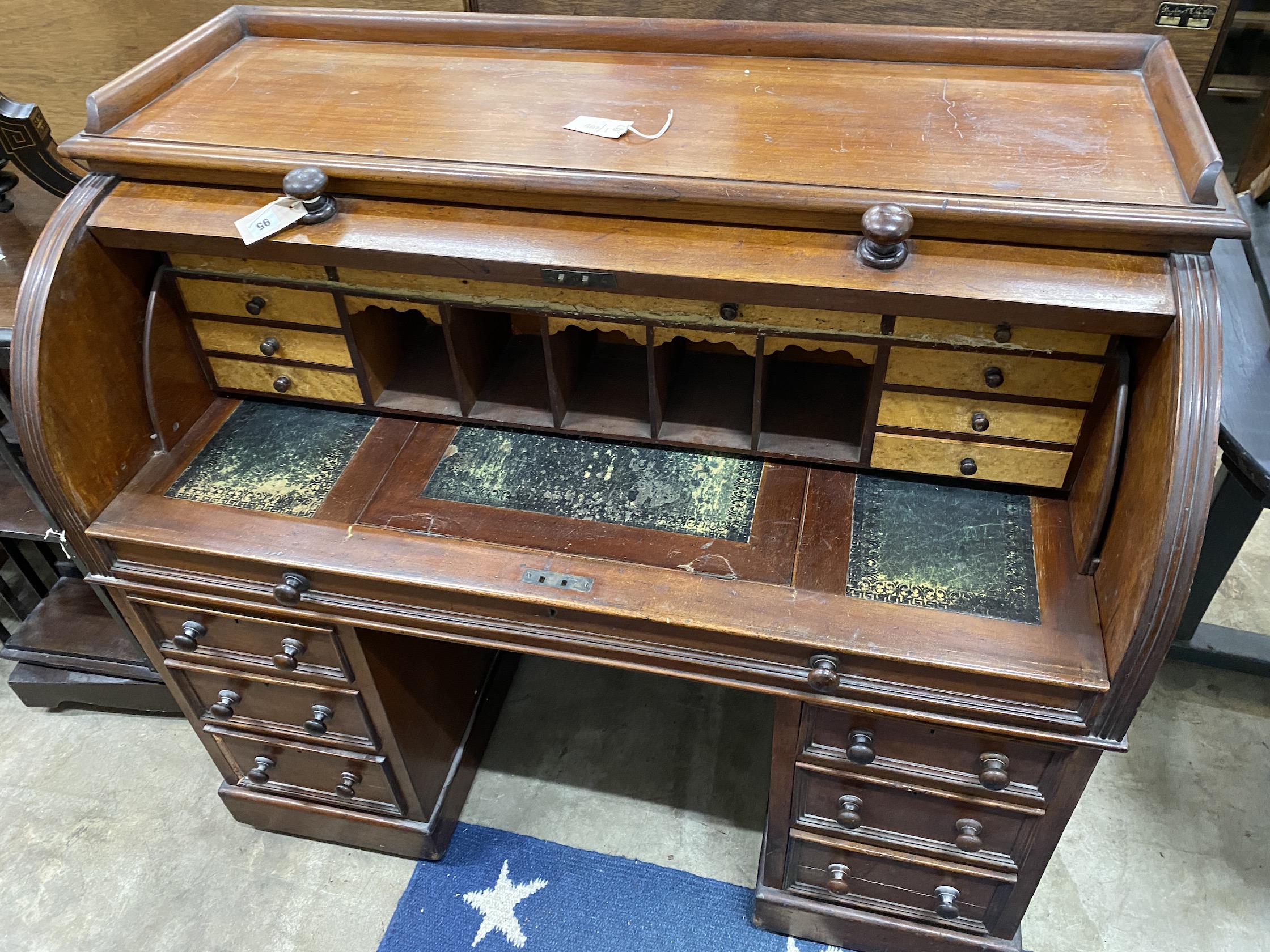 A Victorian mahogany cylinder bureau, width 120cm, depth 62cm, height 108cm